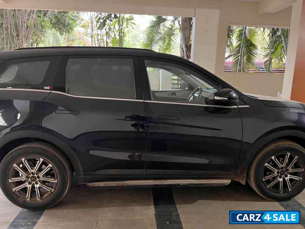 Mahindra XUV700 AX7 D MT 7STR Mahindra XUV700 AX7 D MT 7STR