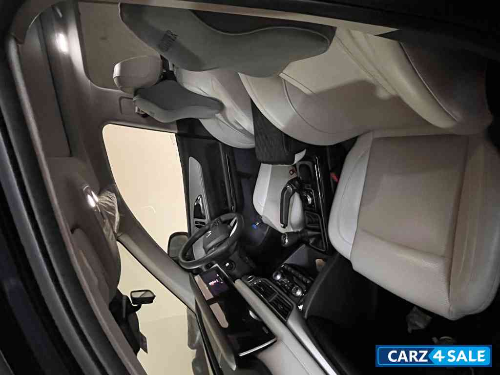Mahindra XUV700 AX7 D MT 7STR Mahindra XUV700 AX7 D MT 7STR