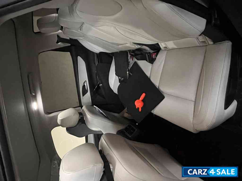 Mahindra XUV700 AX7 D MT 7STR Mahindra XUV700 AX7 D MT 7STR