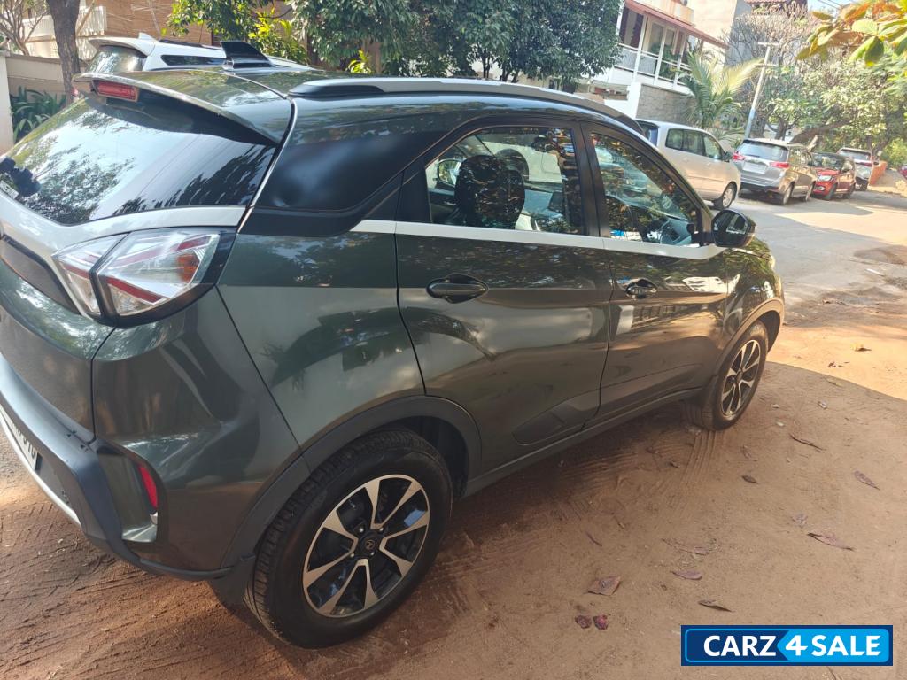 Foilage Green Tata Nexon XZA + (O) Petrol Foilage Green Tata Nexon XZA + (O) Petrol