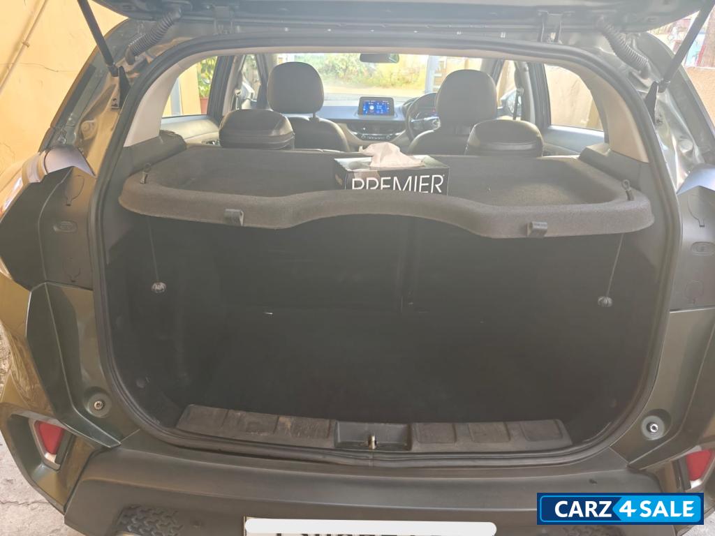 Foilage Green Tata Nexon XZA + (O) Petrol Foilage Green Tata Nexon XZA + (O) Petrol