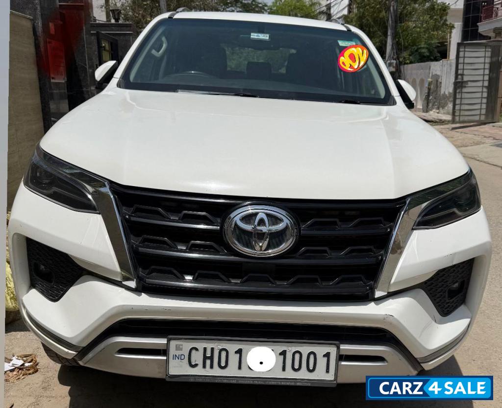 White Toyota Fortuner Fortuner AT 4*2