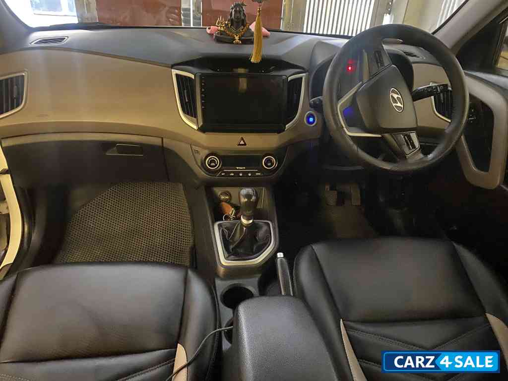 White Hyundai Creta 2017 sx+ diesel1.6 White Hyundai Creta 2017 sx+ diesel1.6