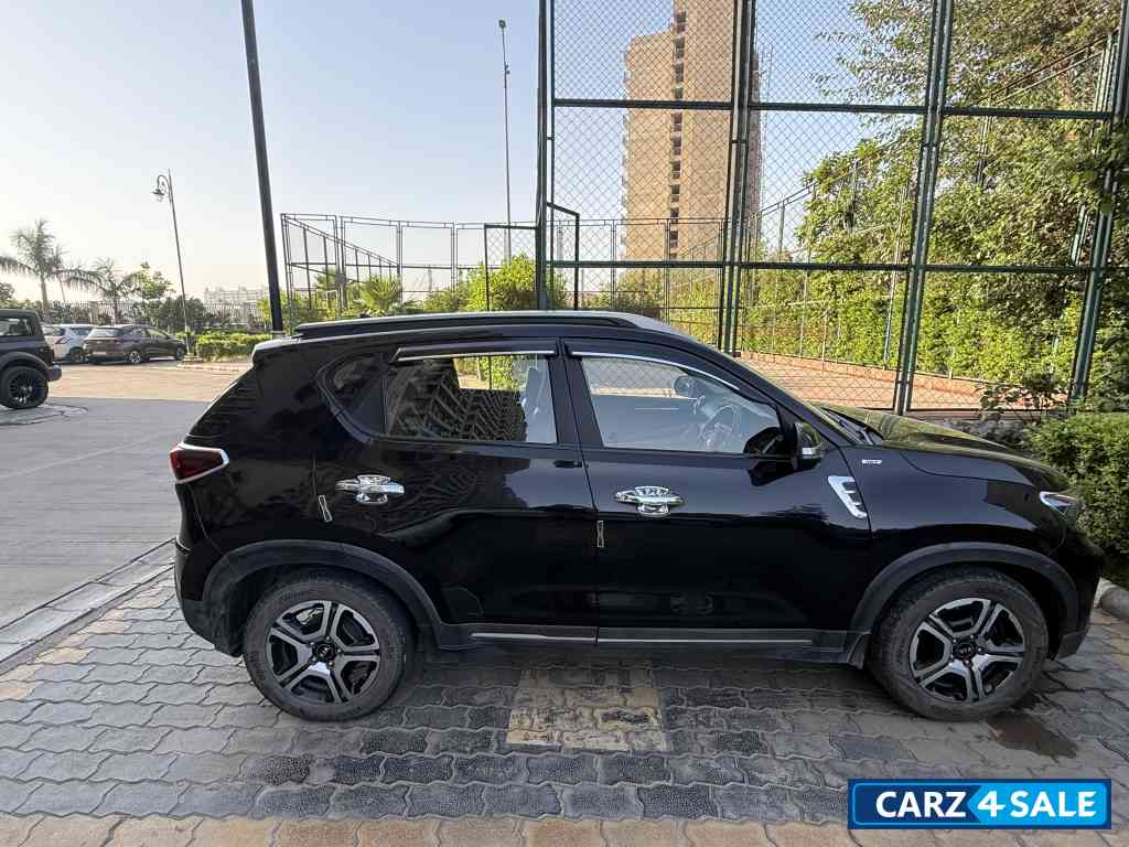 Black Kia Sonet HTX IMT