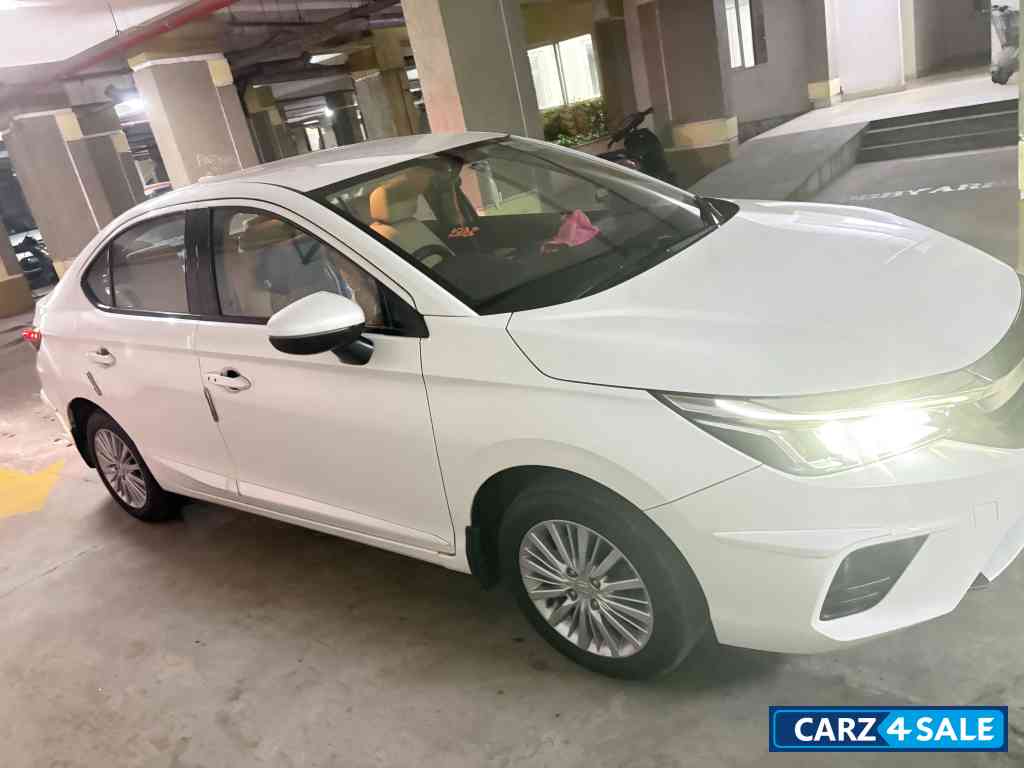 Pearl White Honda City 5TH GEN 1.5 V MT I-VTEC PETROL Pearl White Honda City 5TH GEN 1.5 V MT I-VTEC PETROL