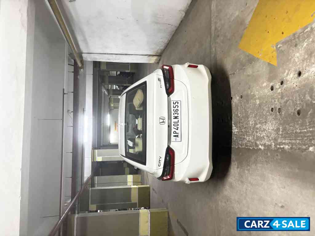 Pearl White Honda City 5TH GEN 1.5 V MT I-VTEC PETROL Pearl White Honda City 5TH GEN 1.5 V MT I-VTEC PETROL