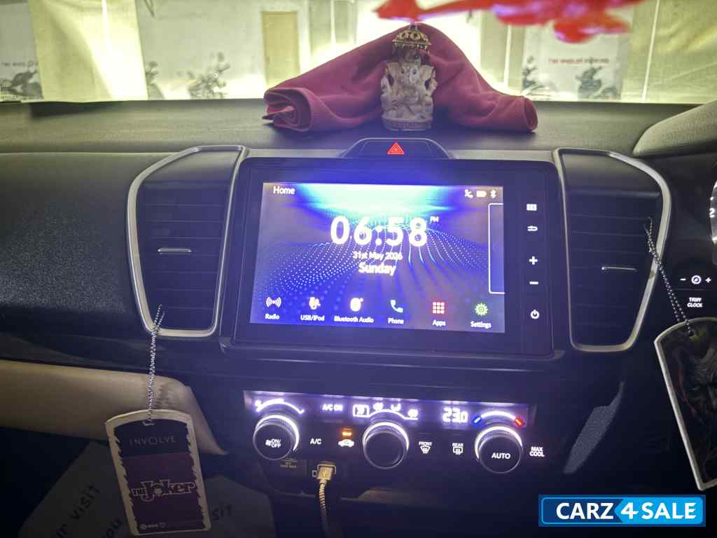 Pearl White Honda City 5TH GEN 1.5 V MT I-VTEC PETROL Pearl White Honda City 5TH GEN 1.5 V MT I-VTEC PETROL
