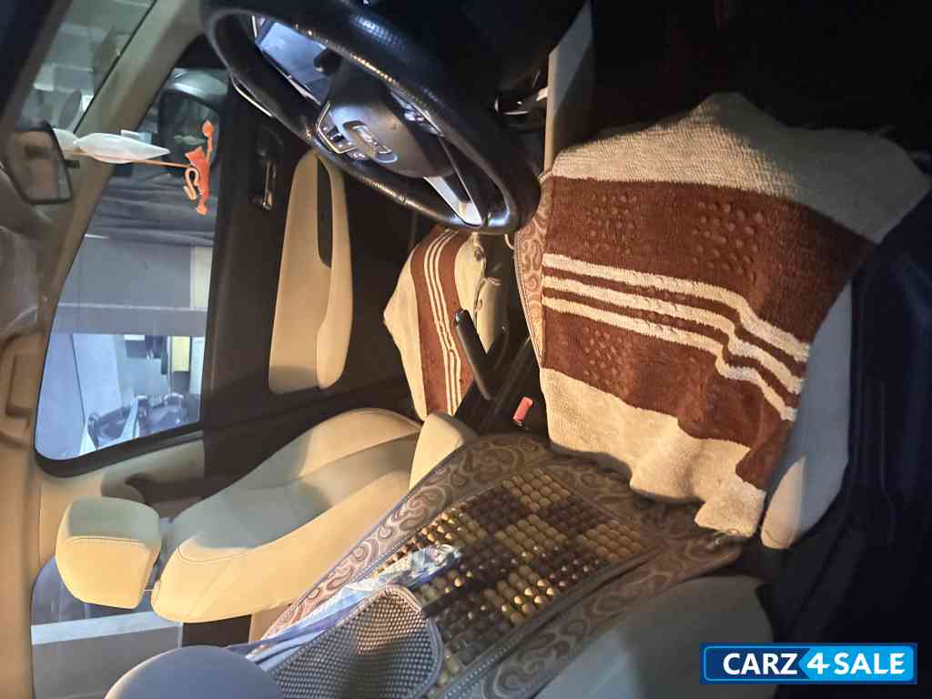 Pearl White Honda City 5TH GEN 1.5 V MT I-VTEC PETROL Pearl White Honda City 5TH GEN 1.5 V MT I-VTEC PETROL