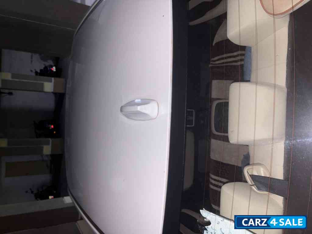 Pearl White Honda City 5TH GEN 1.5 V MT I-VTEC PETROL Pearl White Honda City 5TH GEN 1.5 V MT I-VTEC PETROL