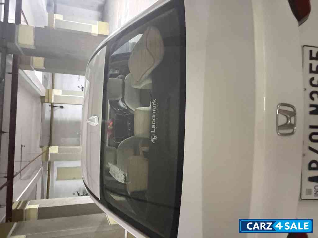 Pearl White Honda City 5TH GEN 1.5 V MT I-VTEC PETROL Pearl White Honda City 5TH GEN 1.5 V MT I-VTEC PETROL
