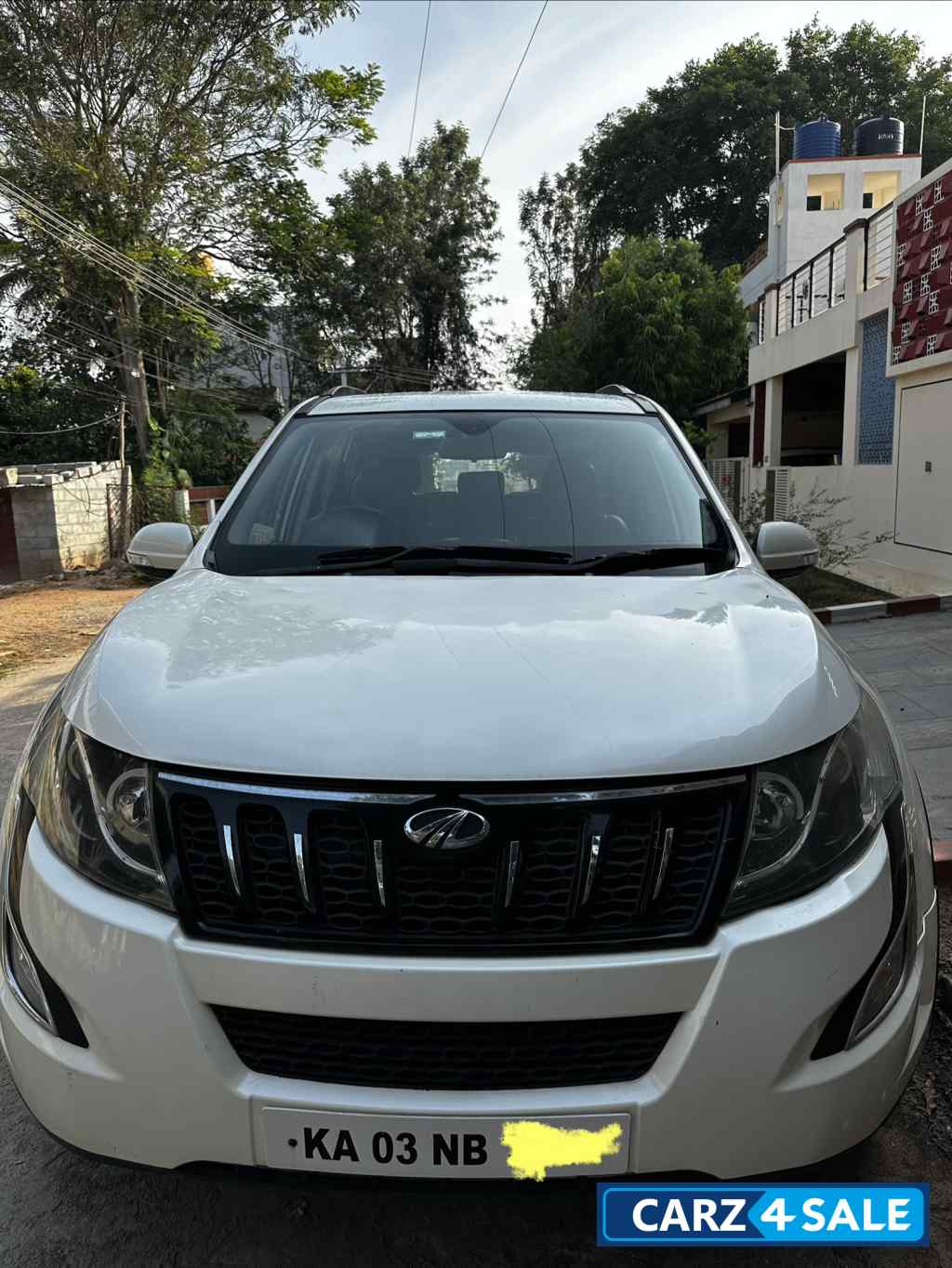 Mahindra XUV 500 W8 AT Mahindra XUV 500 W8 AT