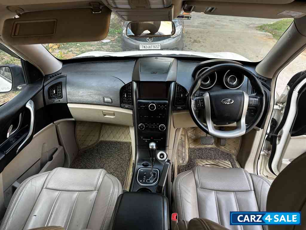 Mahindra XUV 500 W8 AT Mahindra XUV 500 W8 AT