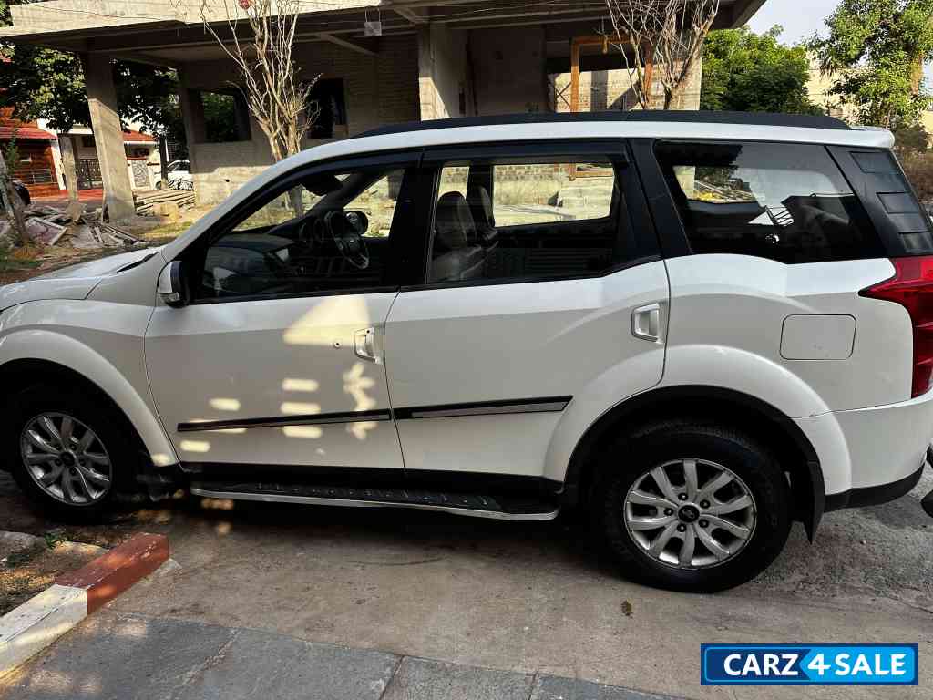 Mahindra XUV 500 W8 AT Mahindra XUV 500 W8 AT