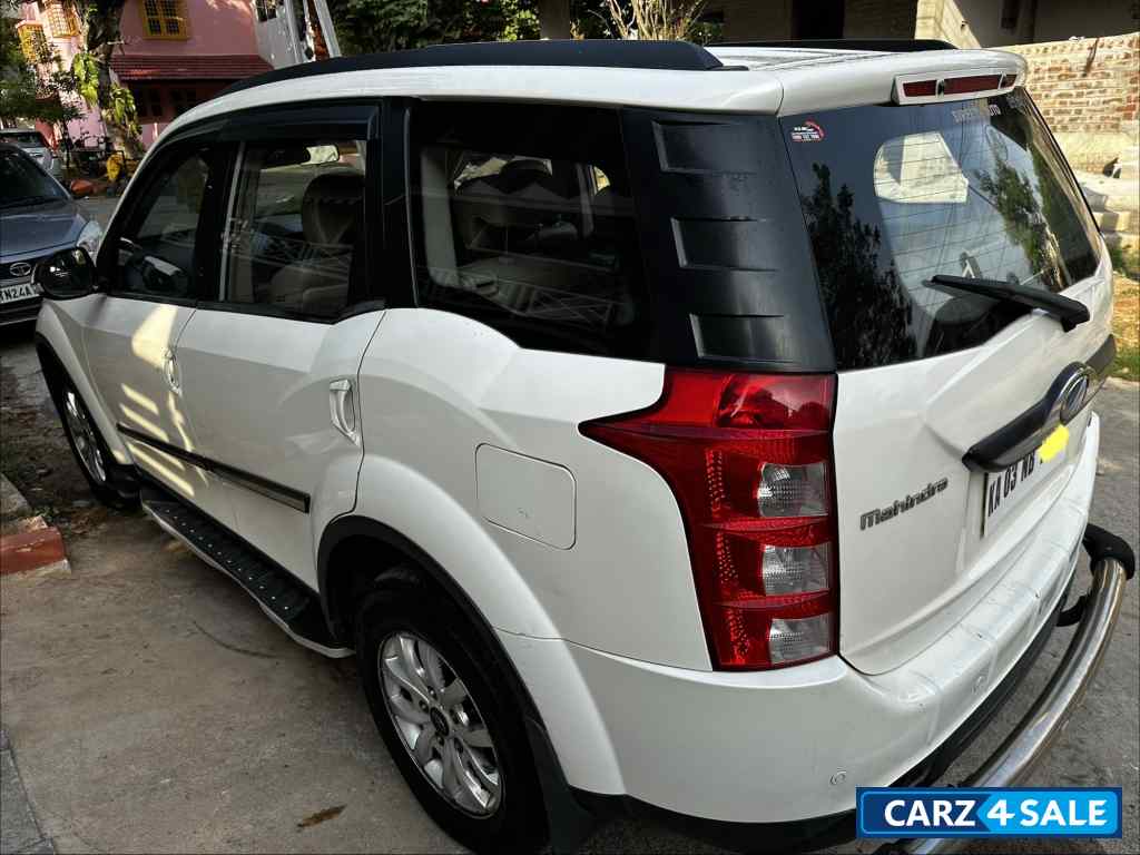 Mahindra XUV 500 W8 AT Mahindra XUV 500 W8 AT