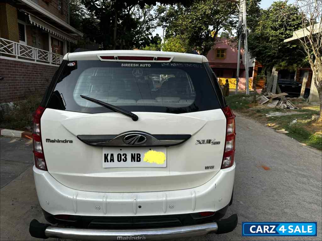 Mahindra XUV 500 W8 AT Mahindra XUV 500 W8 AT