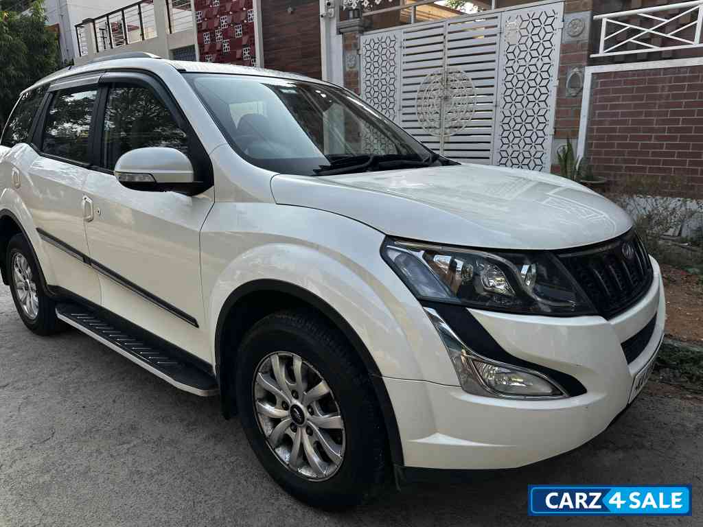 Mahindra XUV 500 W8 AT Mahindra XUV 500 W8 AT