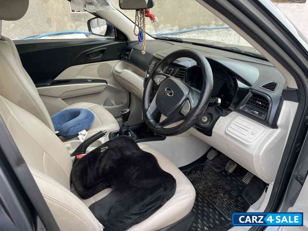 Mahindra XUV300 V6