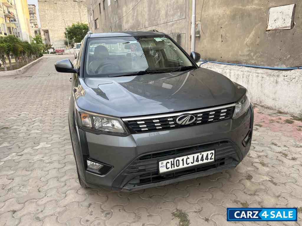 Mahindra XUV300 V6