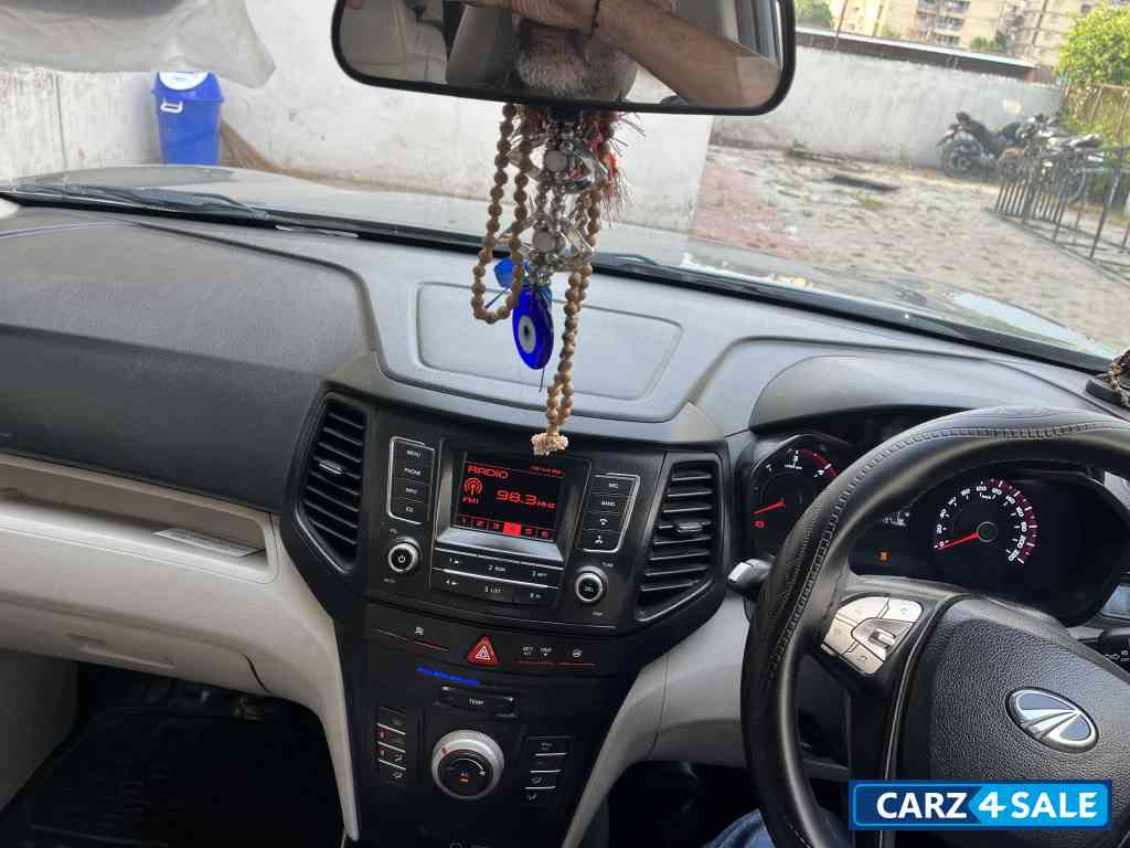 Mahindra XUV300 V6