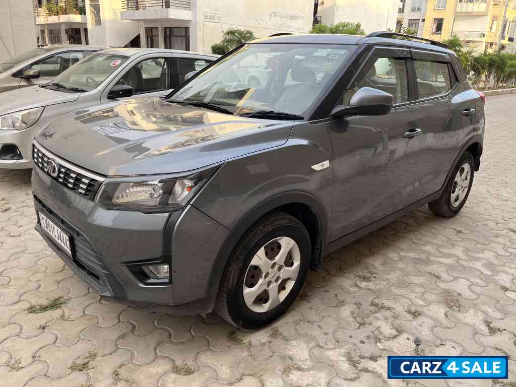Mahindra XUV300 V6