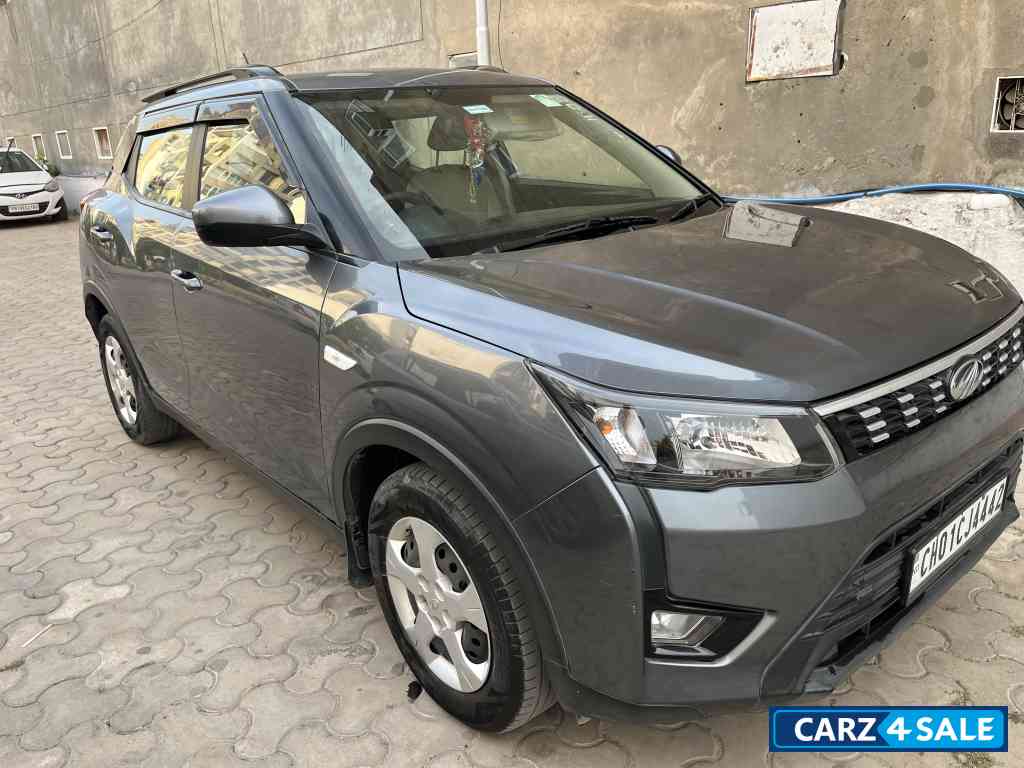Mahindra XUV300 V6