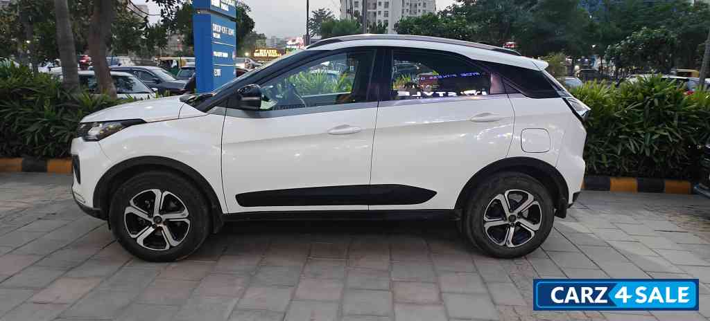 Tata Nexon XZ+(S) Tata Nexon XZ+(S)
