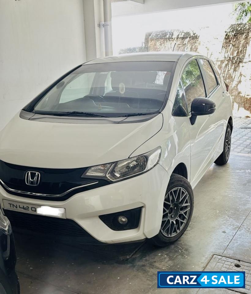 White Honda Jazz VX Diesel Manual