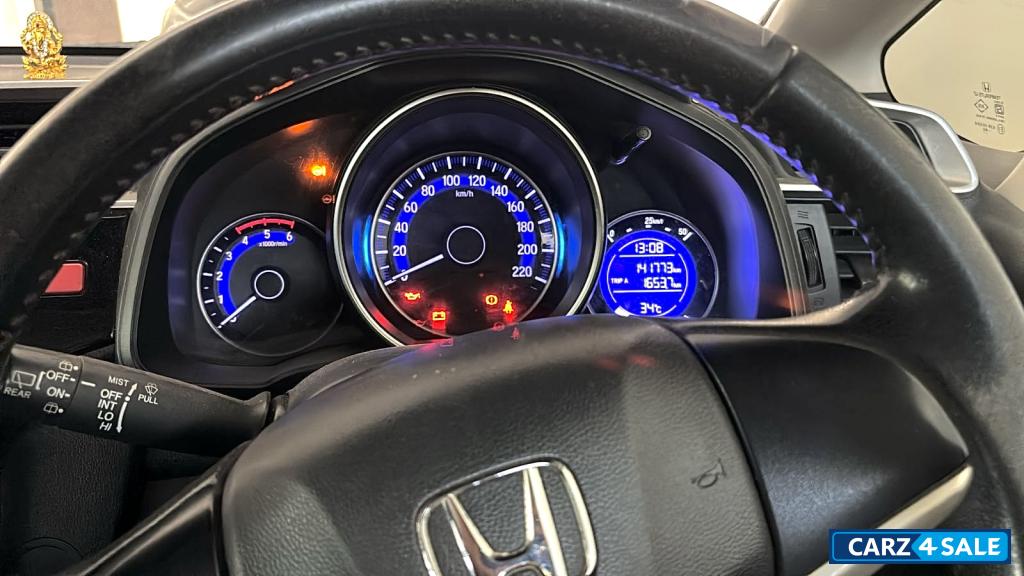 White Honda Jazz VX Diesel Manual White Honda Jazz VX Diesel Manual