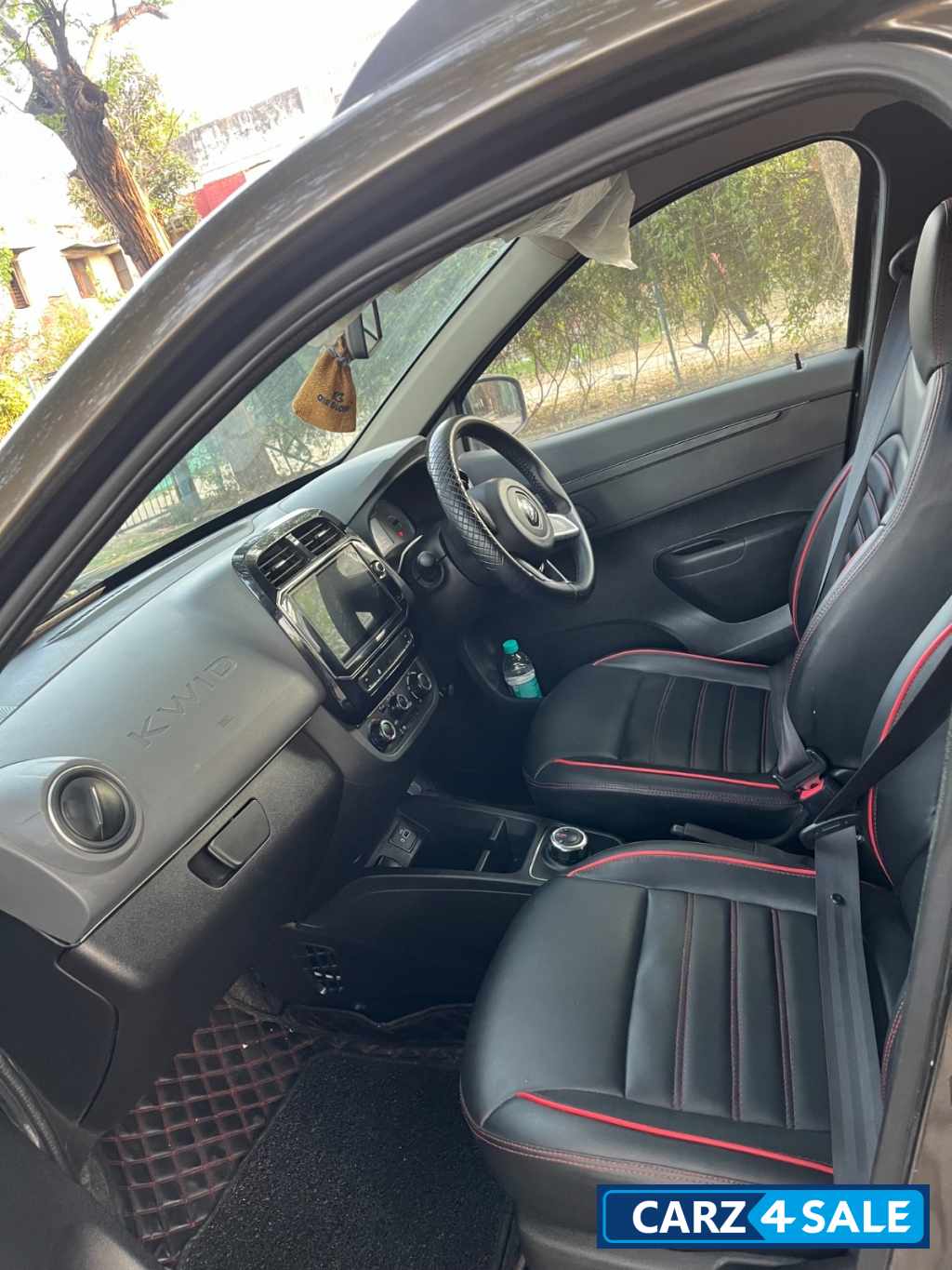 Renault Kwid 1.0 RXT Renault Kwid 1.0 RXT