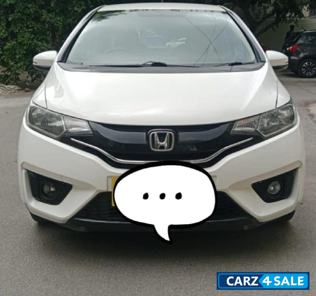 White Honda Jazz 1.2 V CVT IVTEC White Honda Jazz 1.2 V CVT IVTEC