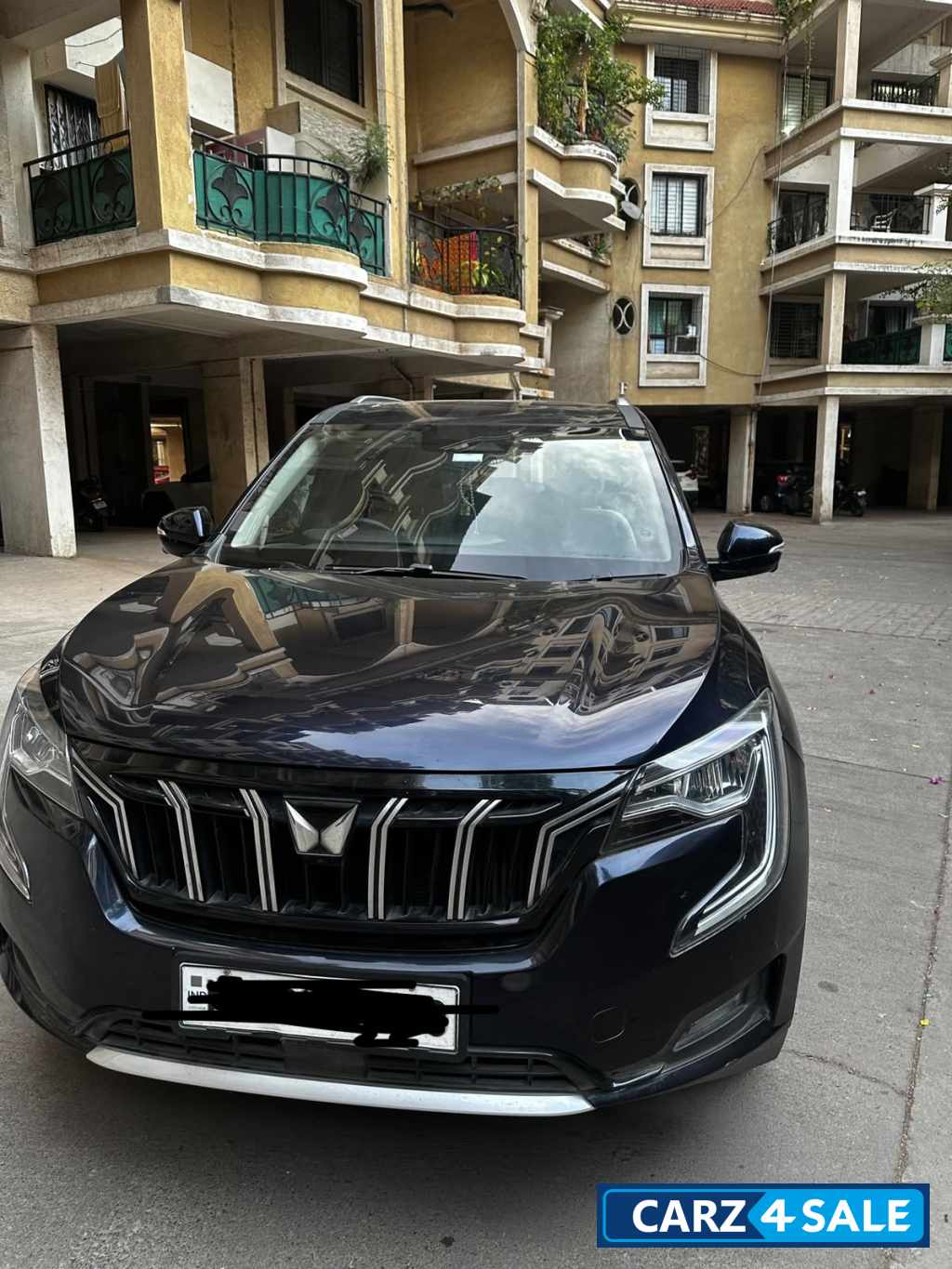 Midnight Blue Mahindra XUV700 AX7 Luxury AT Diesl Midnight Blue Mahindra XUV700 AX7 Luxury AT Diesl