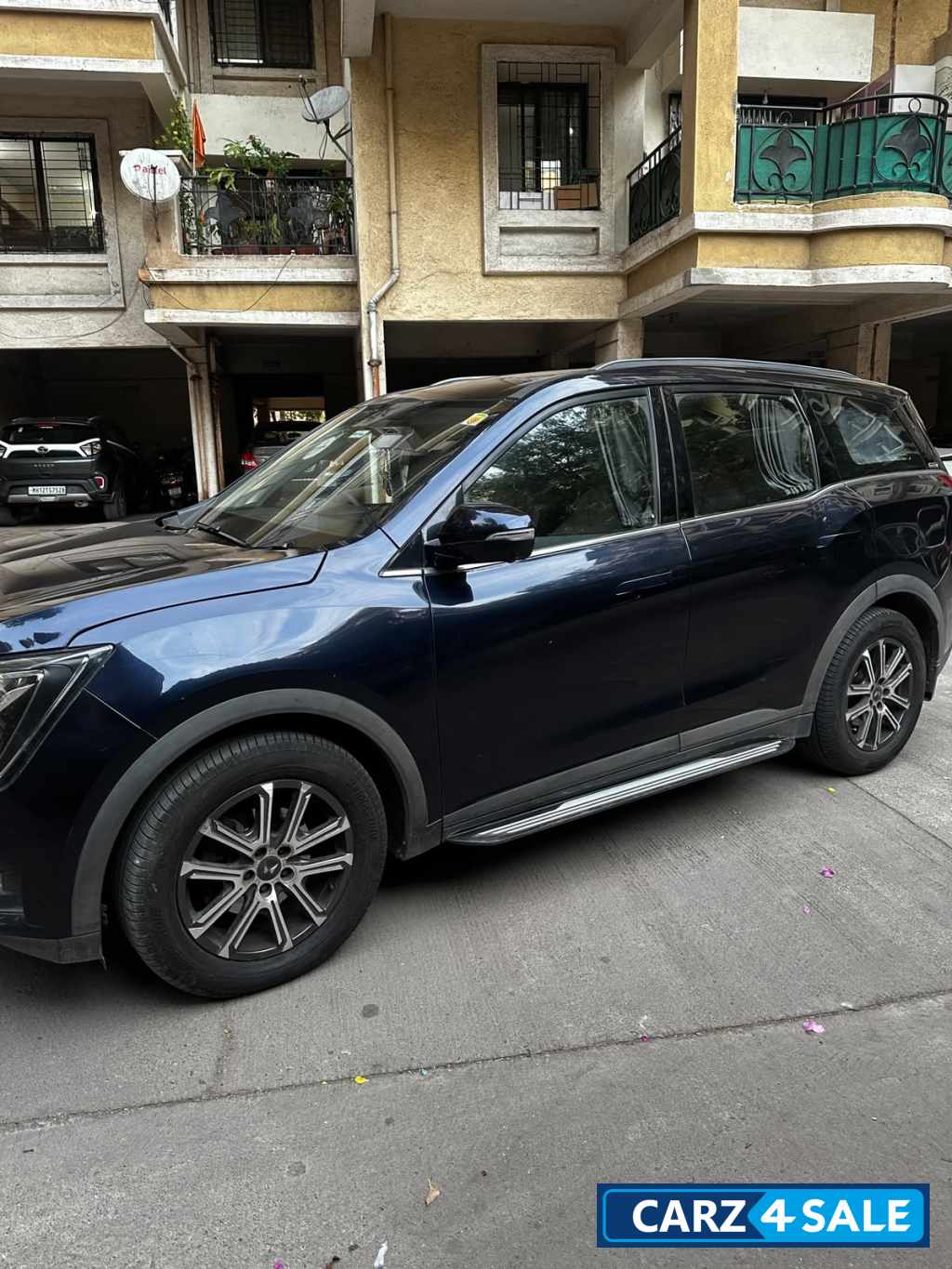 Midnight Blue Mahindra XUV700 AX7 Luxury AT Diesl Midnight Blue Mahindra XUV700 AX7 Luxury AT Diesl