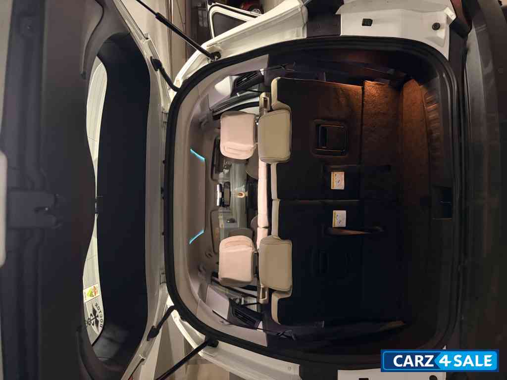 White Tata Safari Adventure persona XZA PLUS Optional with ADAS & 360* camera White Tata Safari Adventure persona XZA PLUS Optional with ADAS & 360* camera