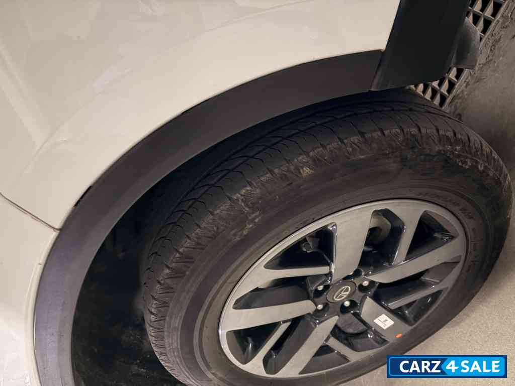 White Tata Safari Adventure persona XZA PLUS Optional with ADAS & 360* camera White Tata Safari Adventure persona XZA PLUS Optional with ADAS & 360* camera