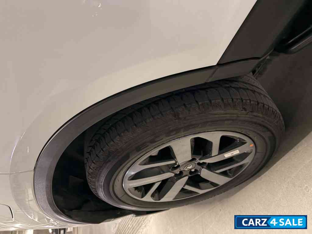 White Tata Safari Adventure persona XZA PLUS Optional with ADAS & 360* camera White Tata Safari Adventure persona XZA PLUS Optional with ADAS & 360* camera