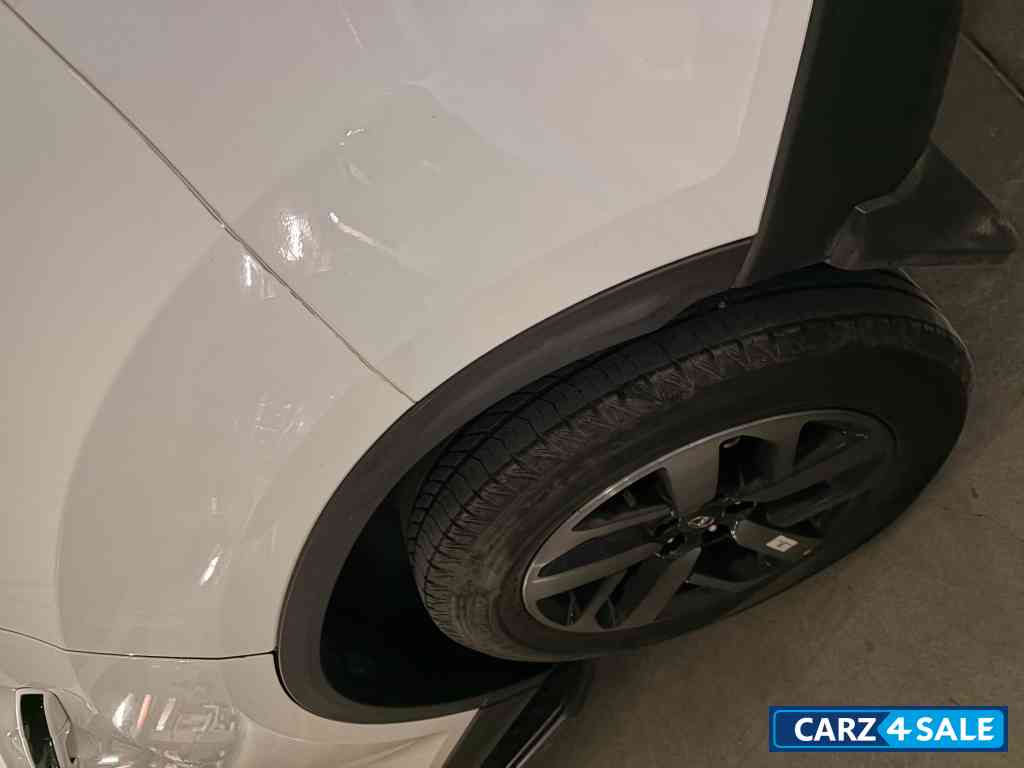 White Tata Safari Adventure persona XZA PLUS Optional with ADAS & 360* camera White Tata Safari Adventure persona XZA PLUS Optional with ADAS & 360* camera