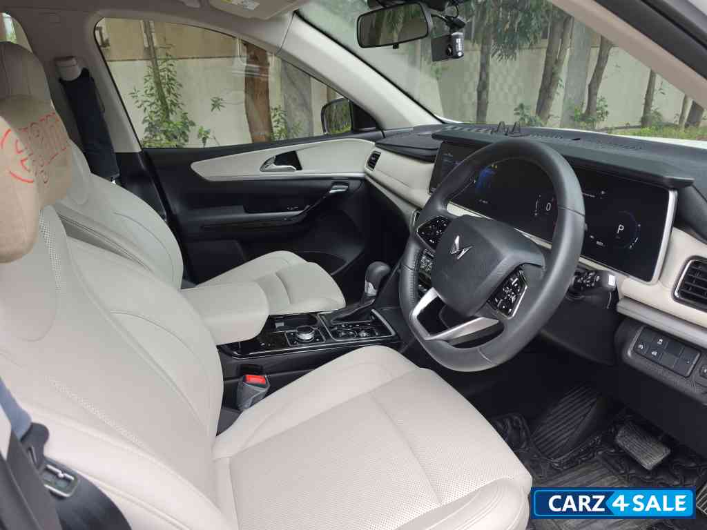 Mahindra XUV700 AX7L LUXURY PACK DIESEL AUTOMATIC TOP END Mahindra XUV700 AX7L LUXURY PACK DIESEL AUTOMATIC TOP END