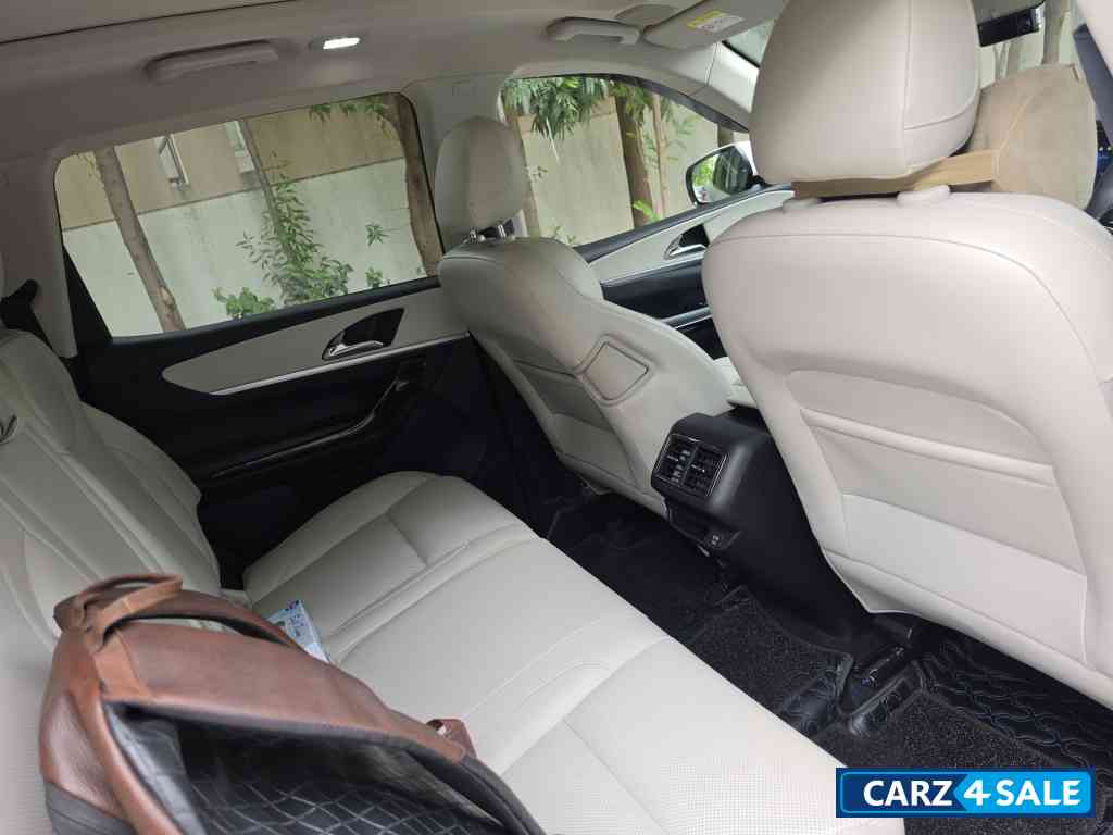 Mahindra XUV700 AX7L LUXURY PACK DIESEL AUTOMATIC TOP END Mahindra XUV700 AX7L LUXURY PACK DIESEL AUTOMATIC TOP END