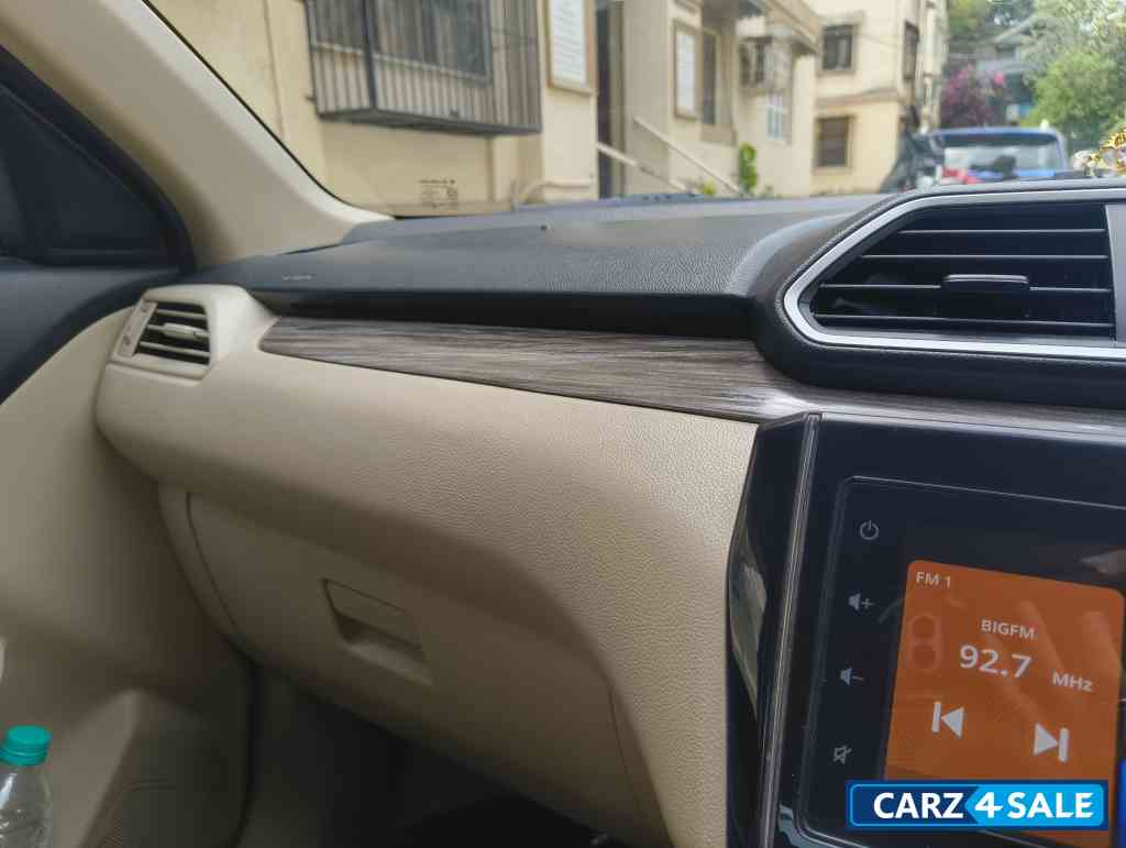 Arctic White Maruti Suzuki Dzire ZXI PLUS AMG Arctic White Maruti Suzuki Dzire ZXI PLUS AMG