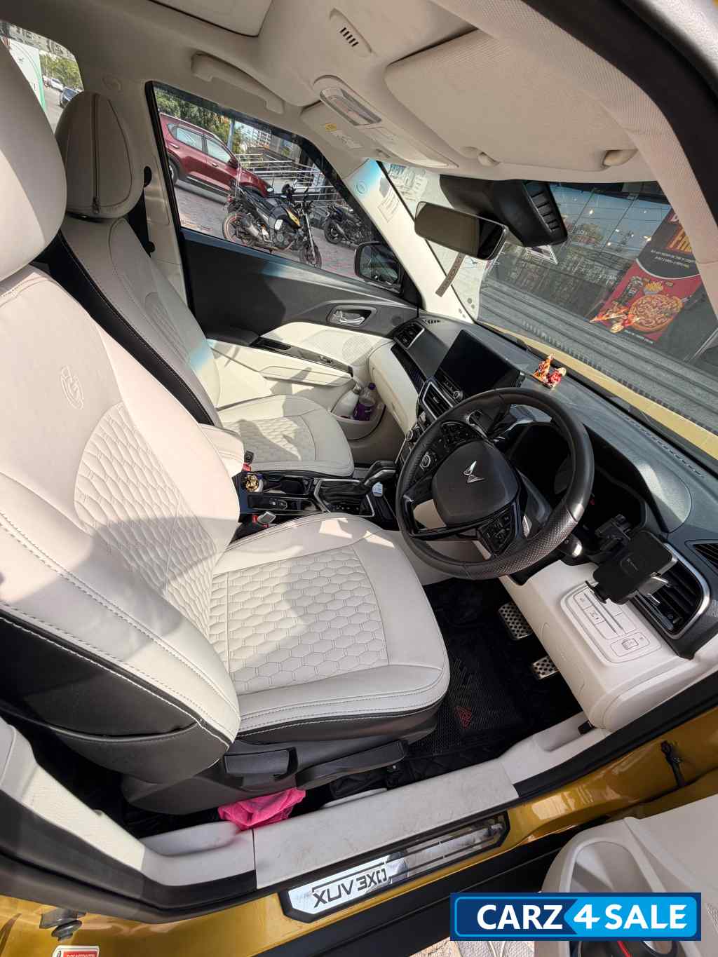 Mahindra XUV 3XO AX5L Mahindra XUV 3XO AX5L