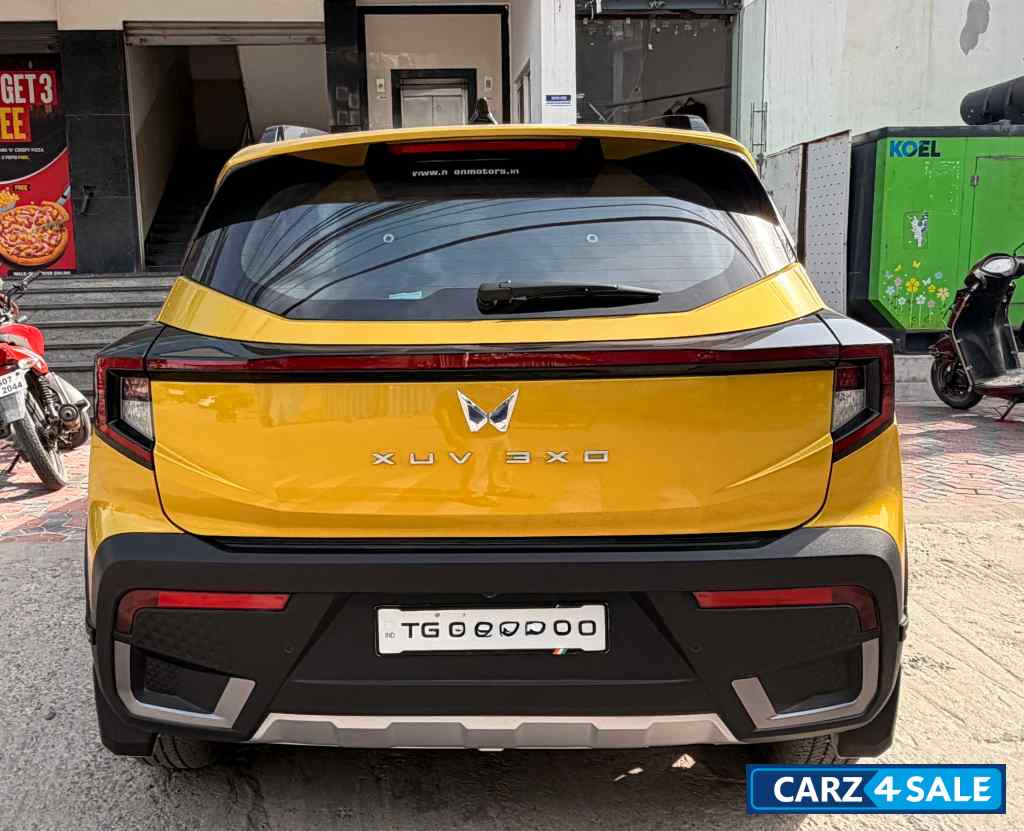 Mahindra XUV 3XO AX5L Mahindra XUV 3XO AX5L