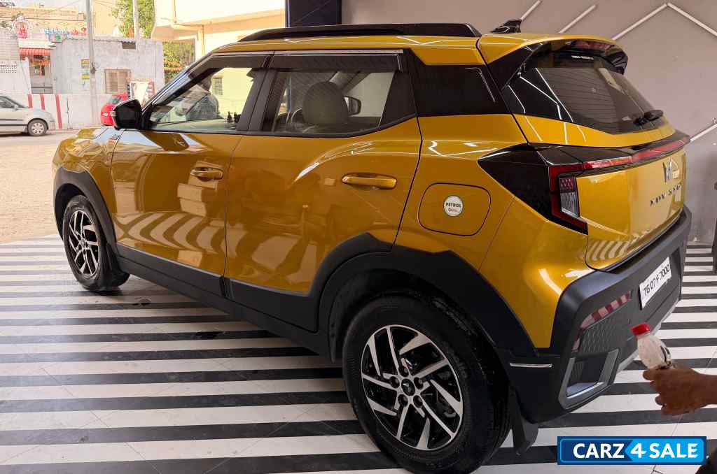 Mahindra XUV 3XO AX5L Mahindra XUV 3XO AX5L