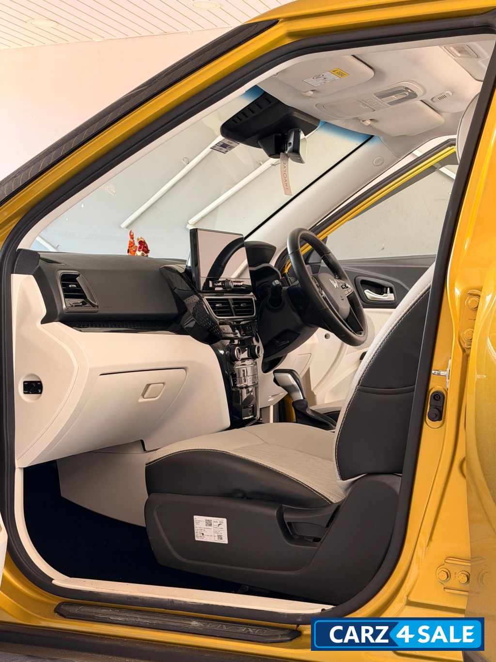 Mahindra XUV 3XO AX5L Mahindra XUV 3XO AX5L