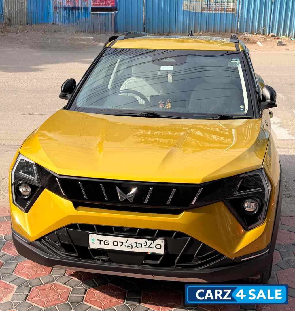 Mahindra XUV 3XO AX5L Mahindra XUV 3XO AX5L