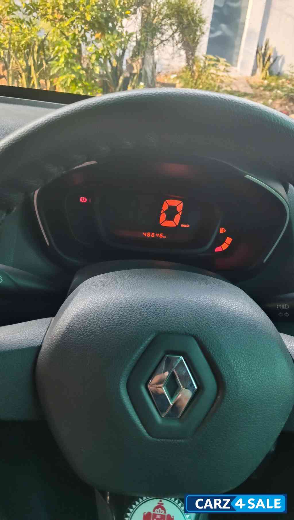 Moon Light Silver Renault Kwid Rxt petrol Moon Light Silver Renault Kwid Rxt petrol