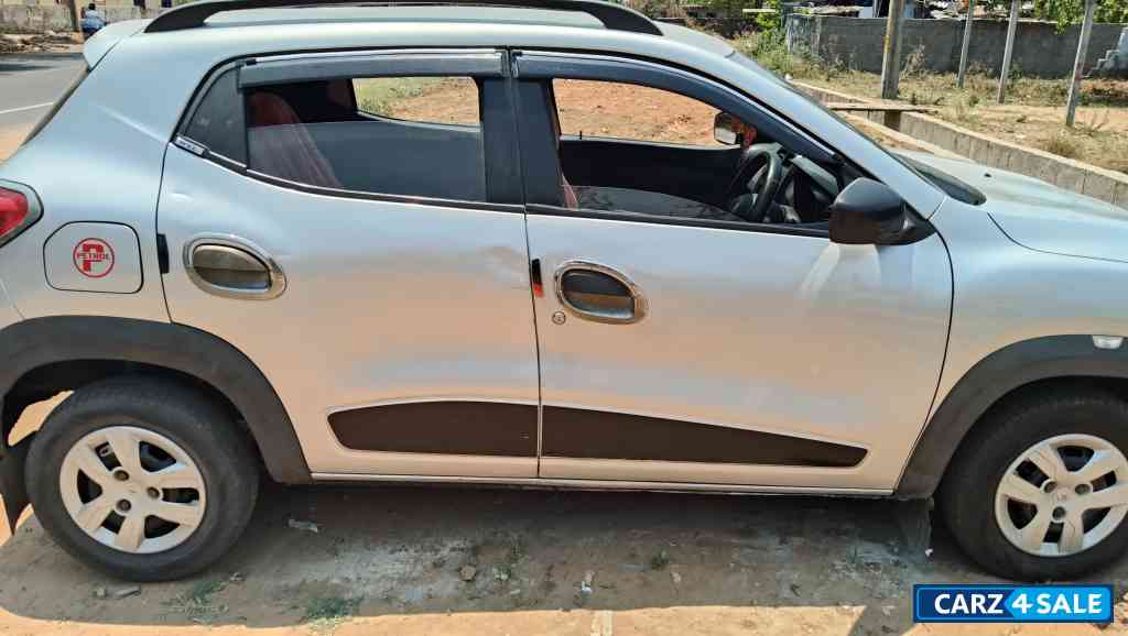 Moon Light Silver Renault Kwid Rxt petrol Moon Light Silver Renault Kwid Rxt petrol