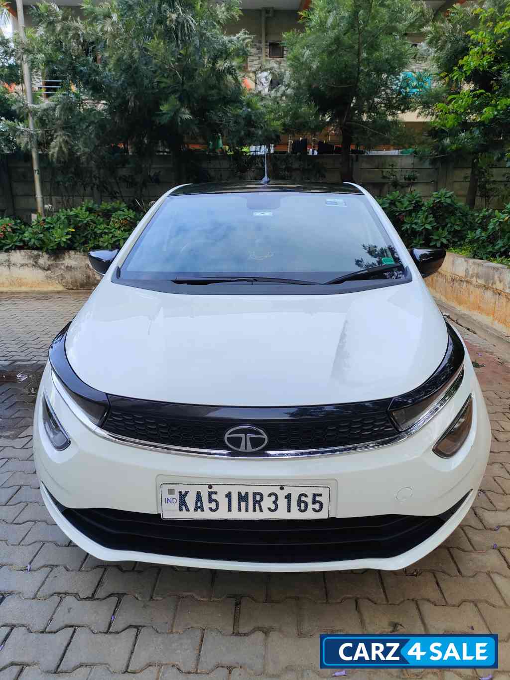 Avenue White Tata Altroz XZ+ i-turbo