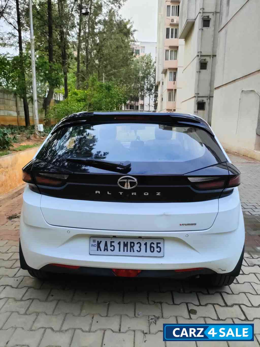 Avenue White Tata Altroz XZ+ i-turbo Avenue White Tata Altroz XZ+ i-turbo