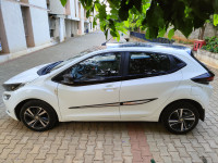 Avenue White Tata Altroz XZ+ i-turbo