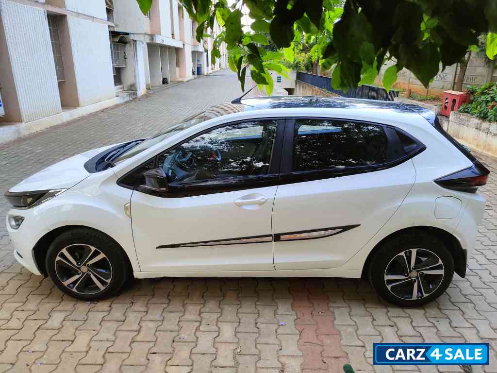 Avenue White Tata Altroz XZ+ i-turbo Avenue White Tata Altroz XZ+ i-turbo
